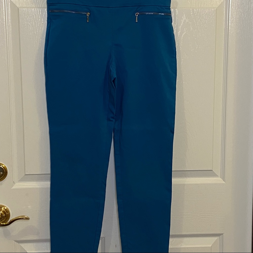 Van Heusen blue stretch ankle pants